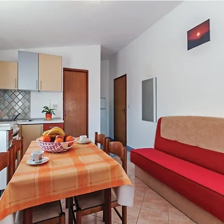 Апартаменты Hak - One Bedroom With Balcony Вир