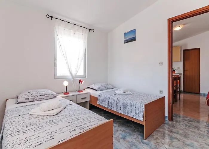 Hak - One Bedroom With Balcony 아파트 *