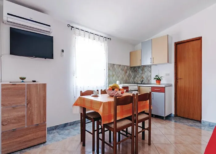 Hak - One Bedroom With Balcony *