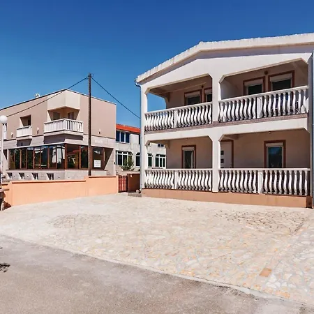 Hak - One Bedroom With Balcony Apartment