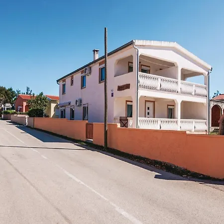 Apartment Hak - One Bedroom With Balcony Vir