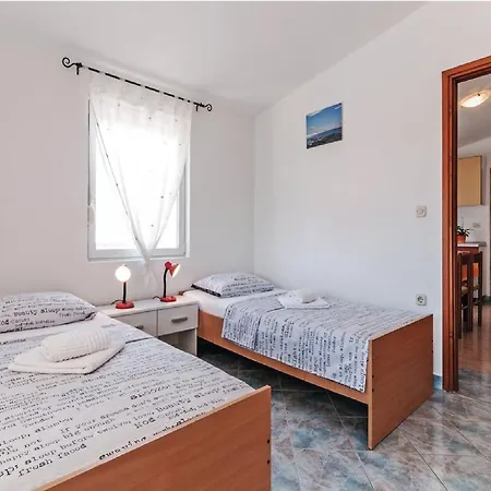 Hak - One Bedroom With Balcony דירה *