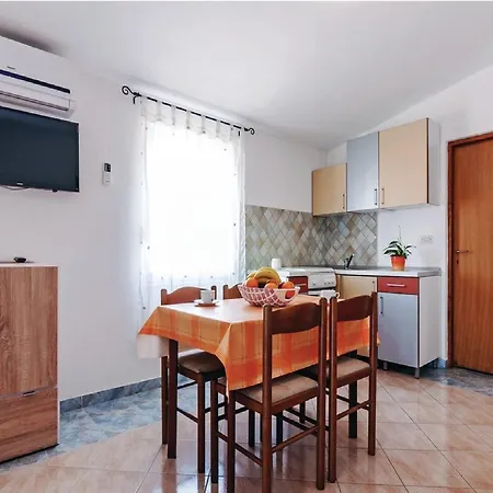 Hak - One Bedroom With Balcony *